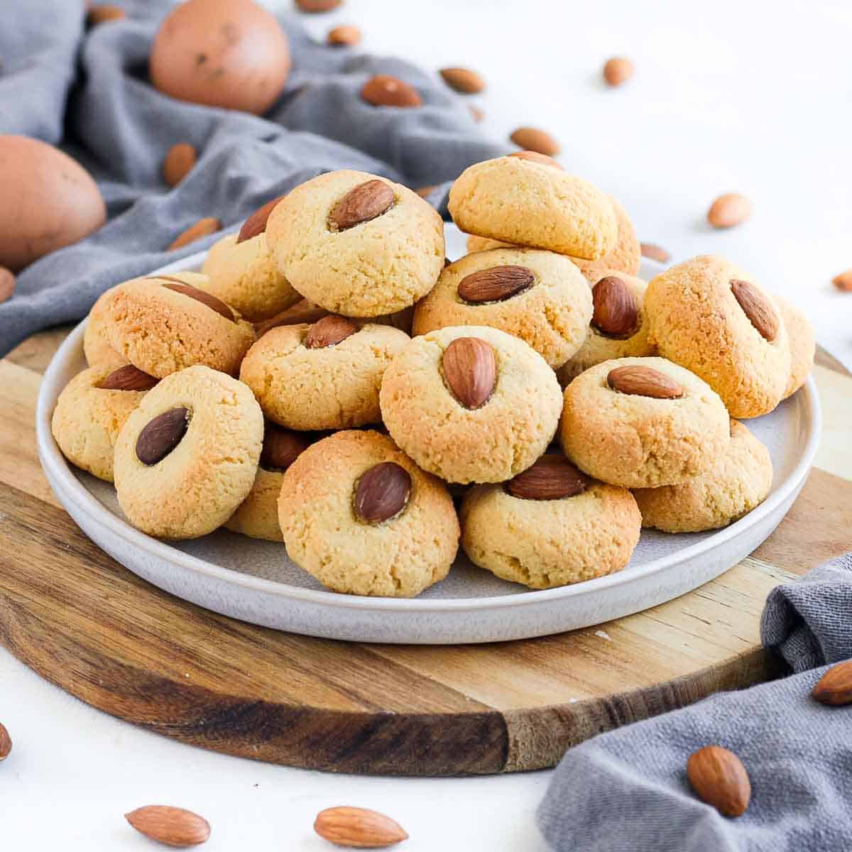 3-Ingredient Almond Cookies – Quick, Tasty, Healthy