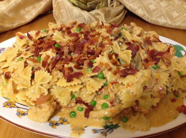 Farfelle with Chicken & Roasted Garlic Recipe – Copycat