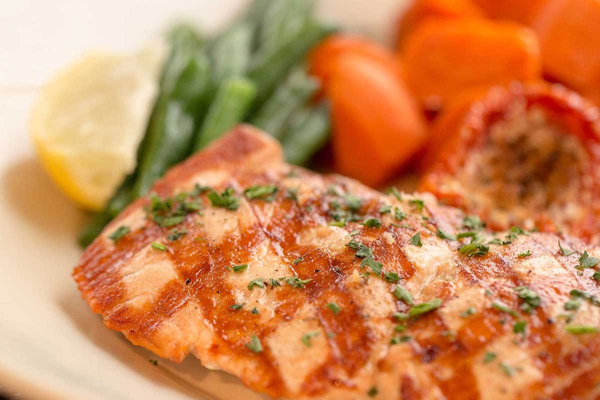 SkinnyLicious Grilled Salmon – Cheesecake Factory Review