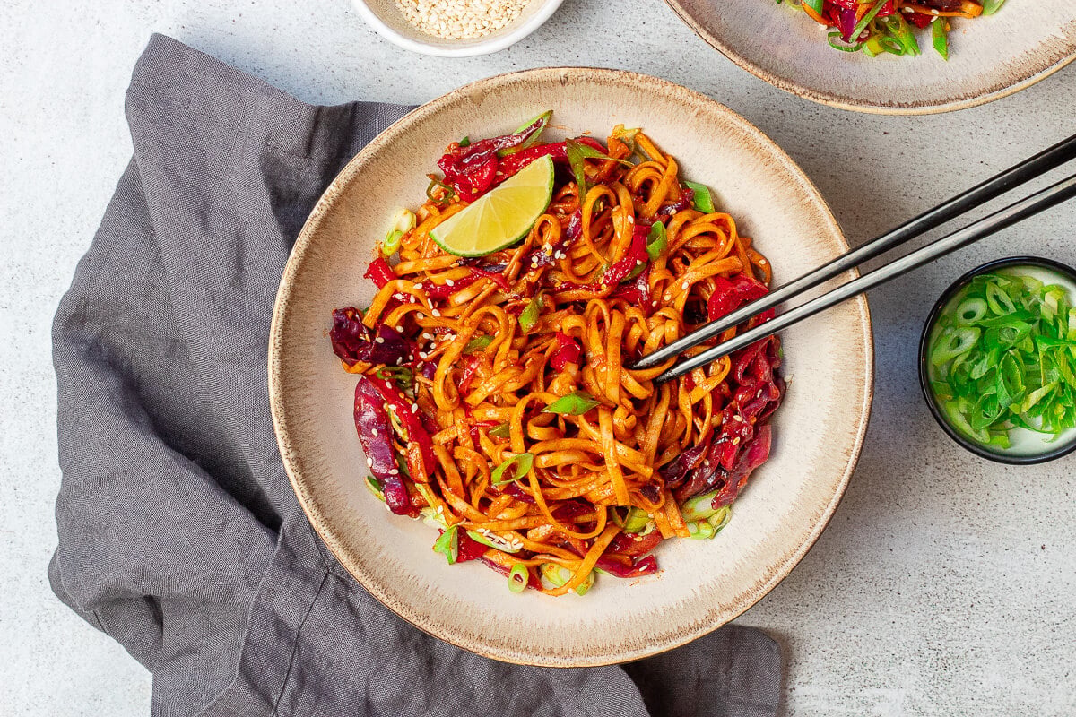 Vegan Gochujang Noodles – Quick, Spicy, Plant‑Based