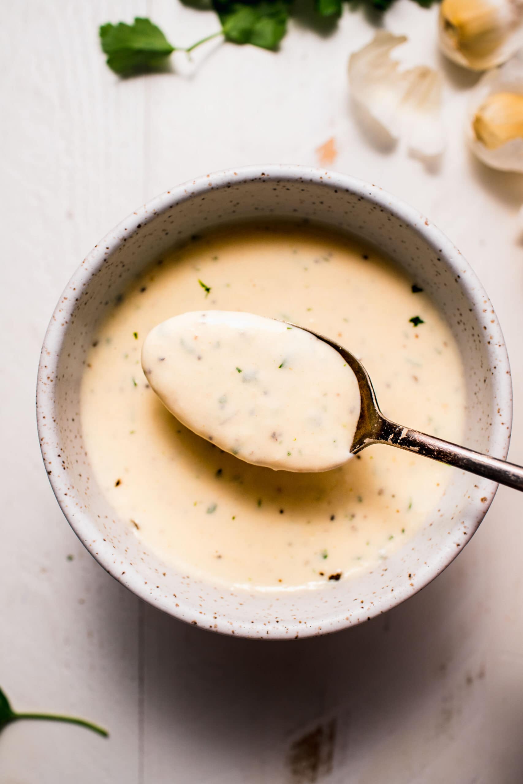Creamy Garlic Butter Sauce: Delicious & Versatile
