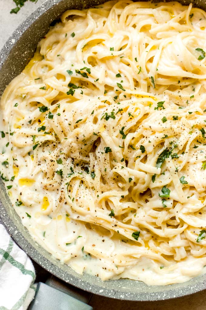 Creamy Garlic Sauce for Pasta – Quick, Easy & Delicious