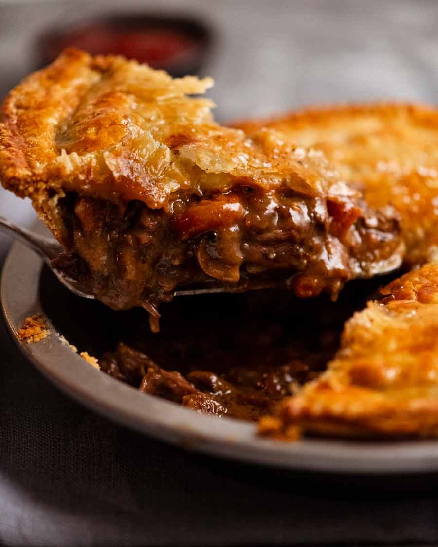 Meat Pie Gravy Recipe – Easy, Rich & Traditional