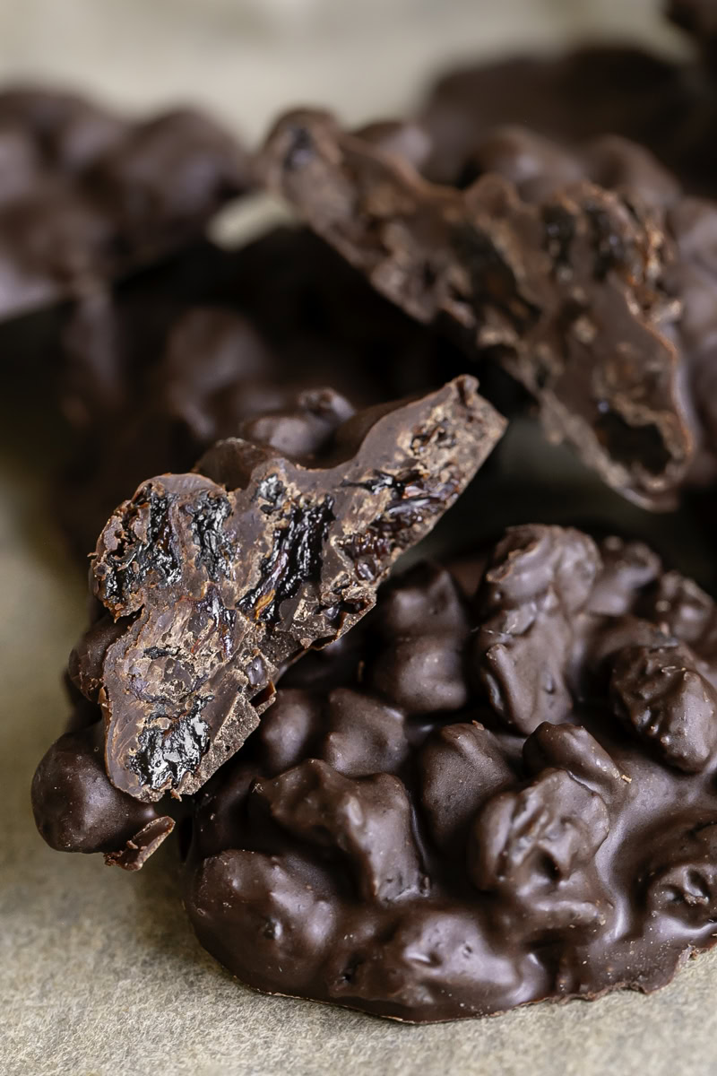 Raisin-oni (Chocolate Raisin Clusters) Recipe