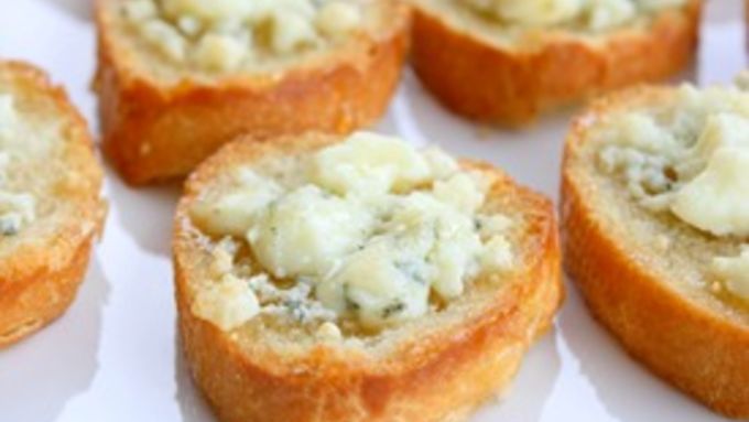 Bruschetta with Gorgonzola Cheese and Honey Recipe