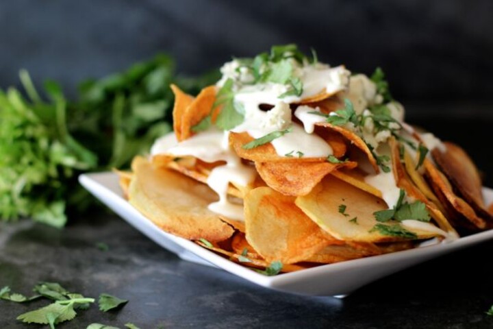 Hot Potato Chips with Blue Cheese Sauce Recipe