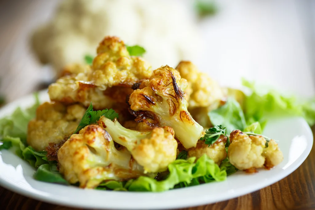 Crispy Oven-Roasted Cauliflower with Garlic, Extra Virgin Olive Oil and Fresh Lemon Juice