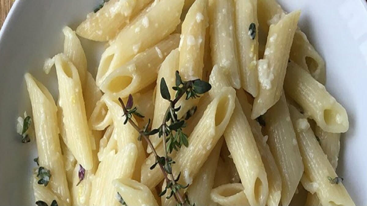 Pasta al Burro con Formaggino: Butter and Cheese Pasta Recipe