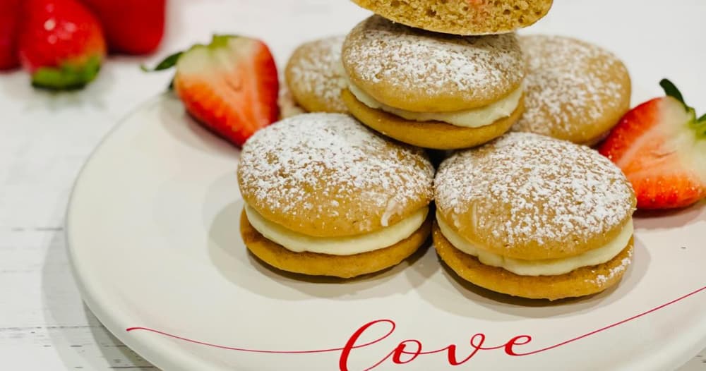 Strawberry Cheesecake Whoopie Pies Recipe