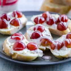 Red Raspberry Goat Cheese Crostini Recipe
