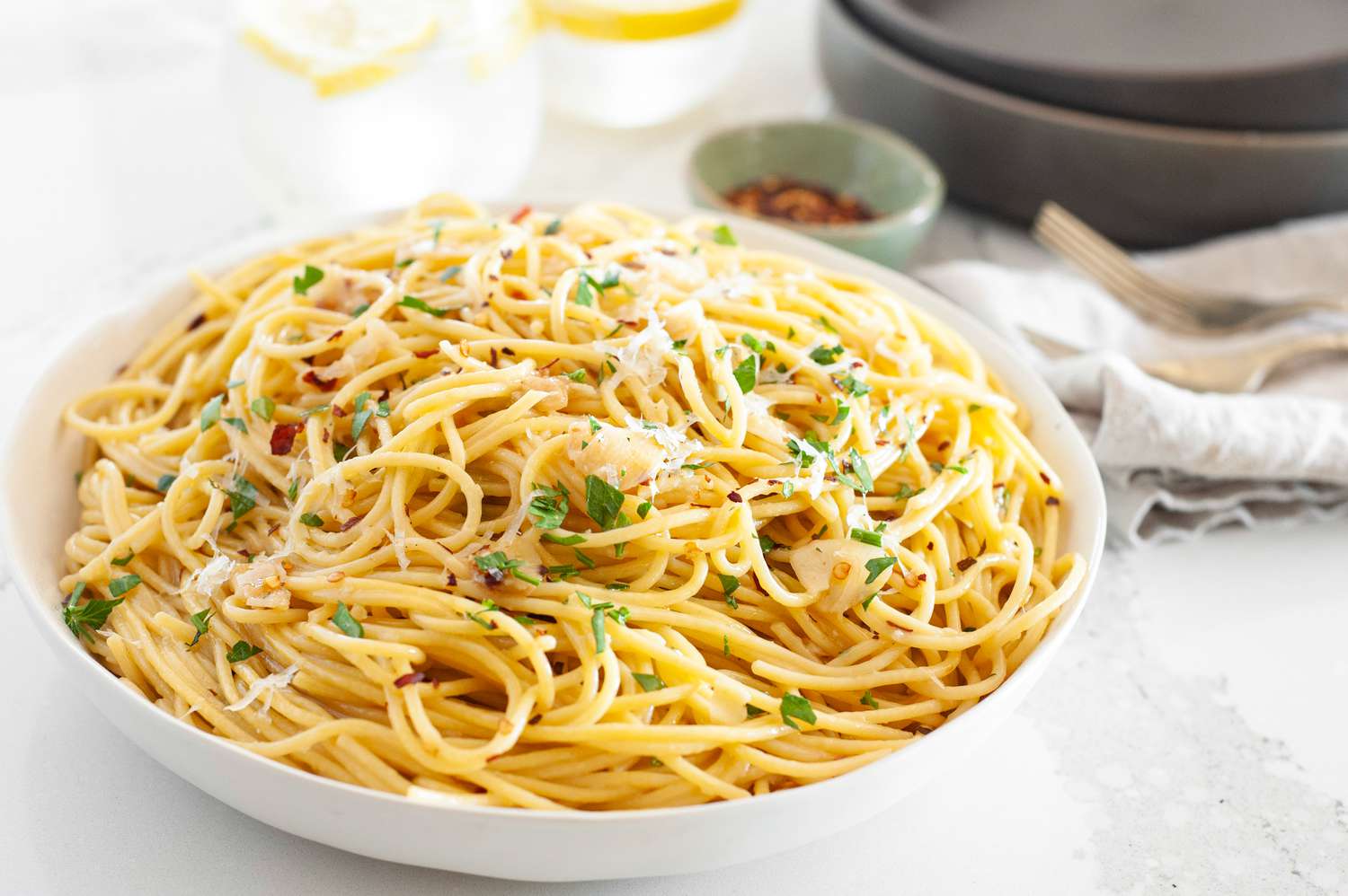 Spaghetti with Oil and Garlic (Aglio e Olio) Recipe