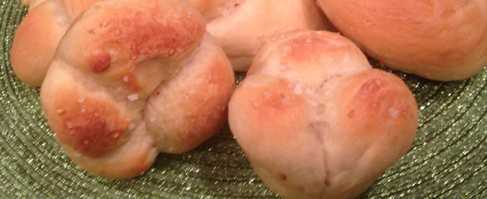 Knotted Onion Sage Rolls Recipe