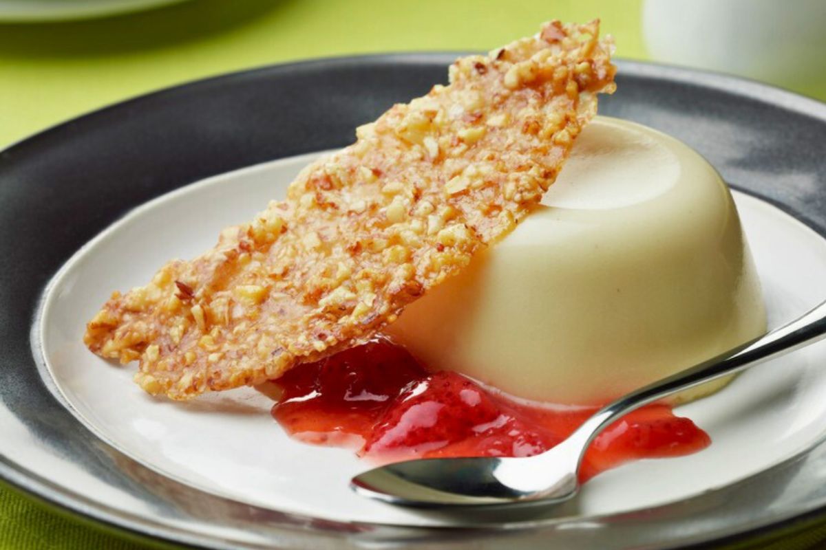 Vanilla-Almond Panna Cotta Recipe