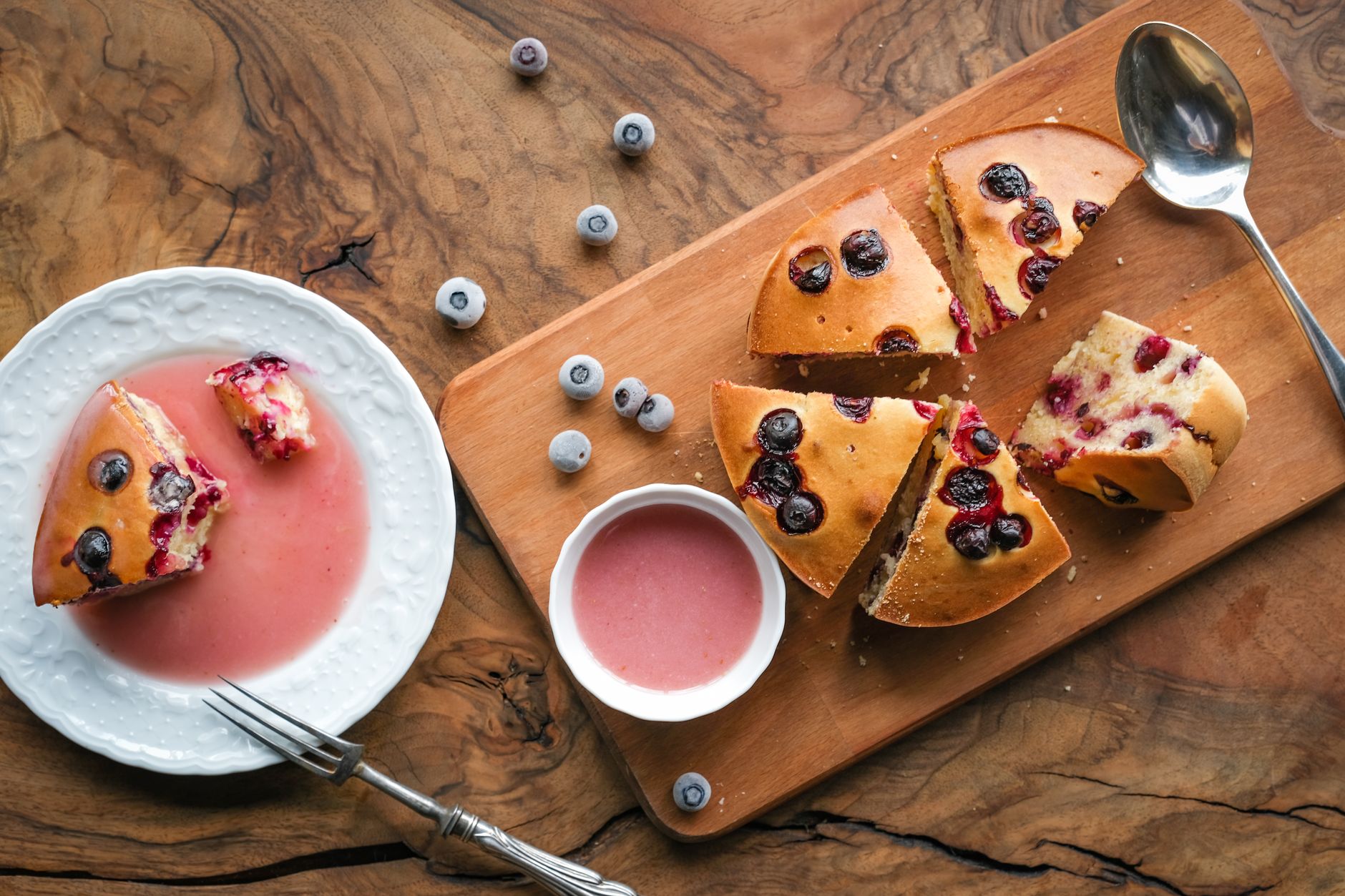 Keto Lemon Blueberry Cake: Bright, Moist & Low Carb Delight