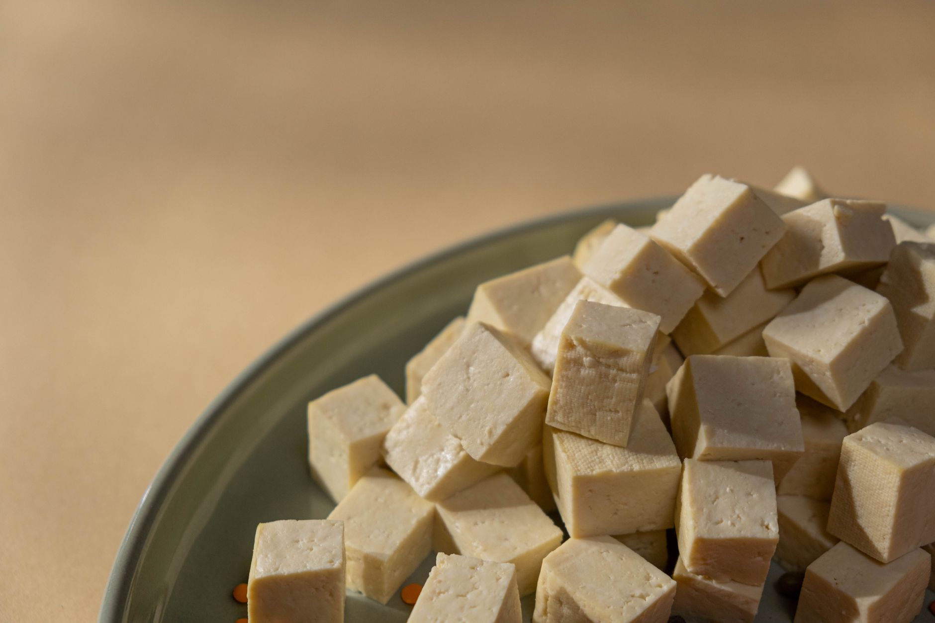 Vegan Tofu Cheesecake – Light, Creamy, 8‑Ingredient Recipe