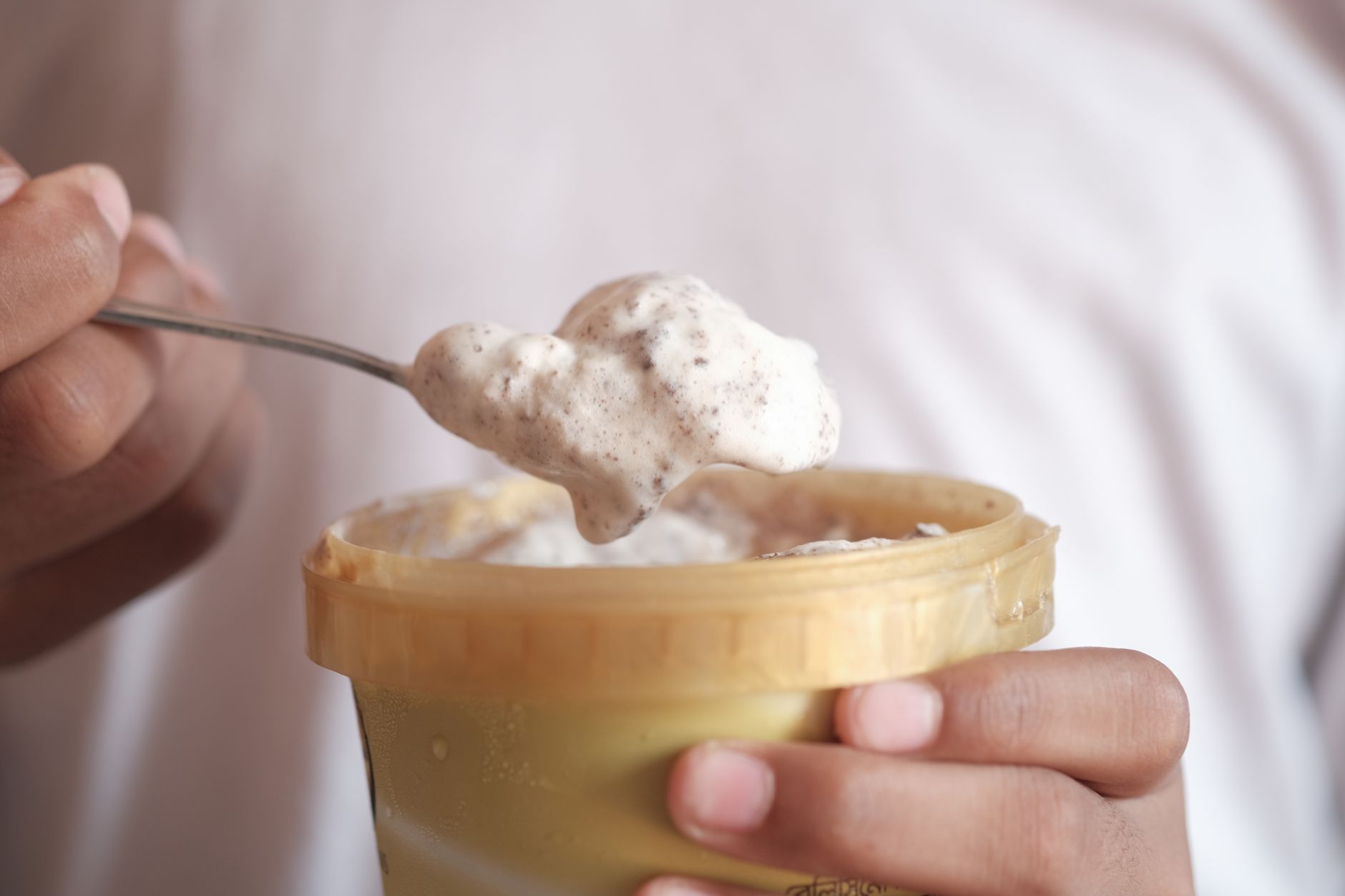 Homemade Chocolate Ice Cream Without Machine or Condensed Milk