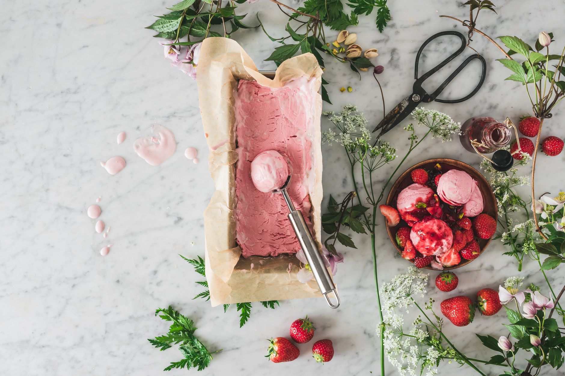 Old-Fashioned Ice Cream Maker Recipe Book: Timeless Recipes & Easy Instructions