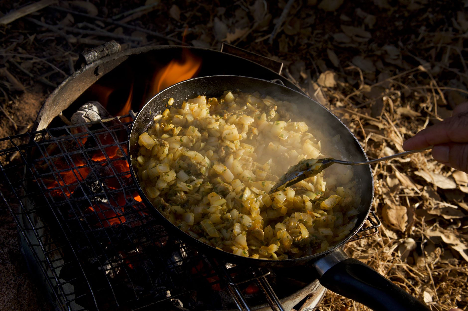 Dutch Oven Camping Recipes: Simple Baking Tips for Outdoor Meals