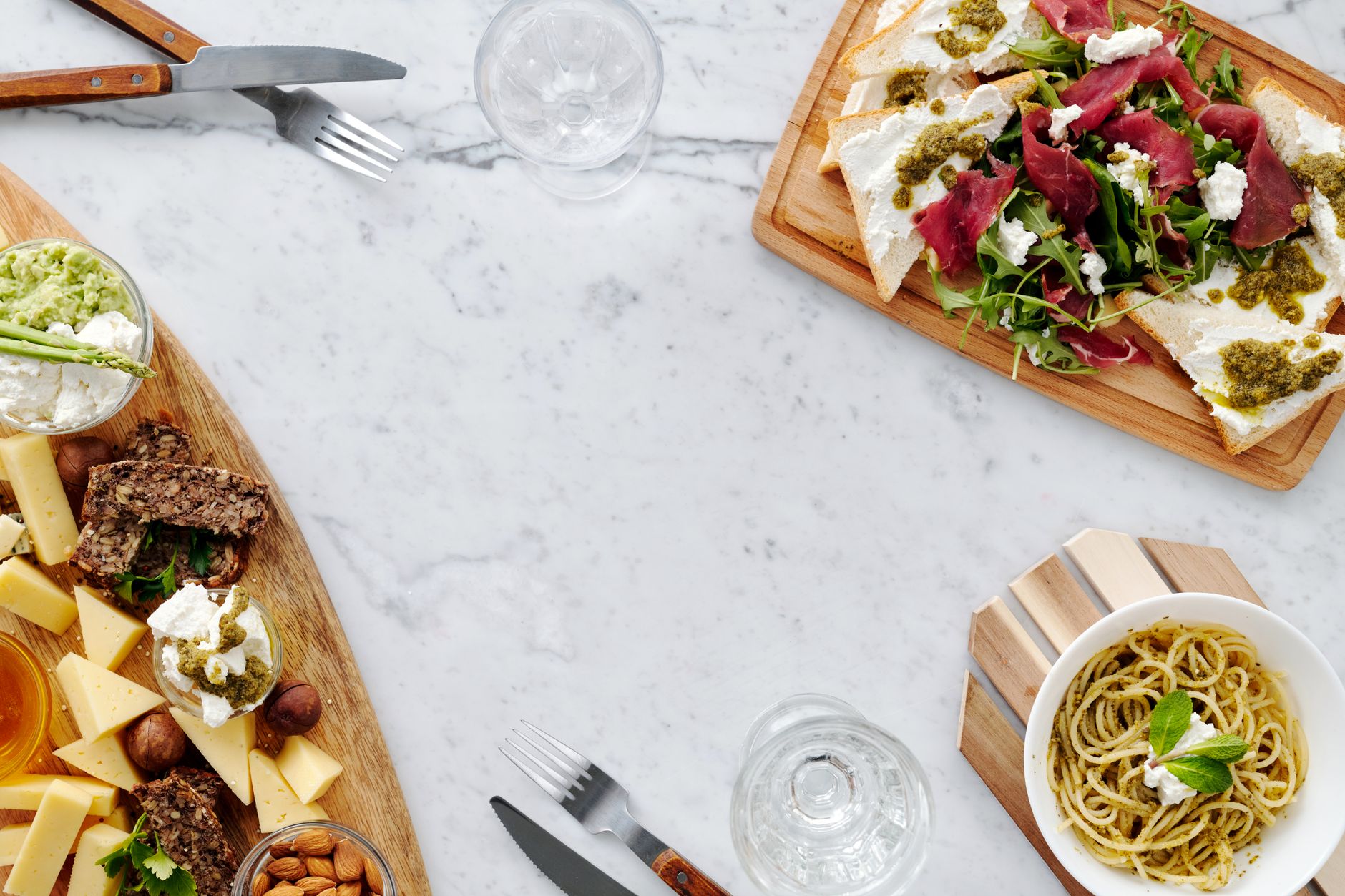 Grilled Veggie Salad with Pesto and Goat Cheese: Fresh & Flavorful Lunch
