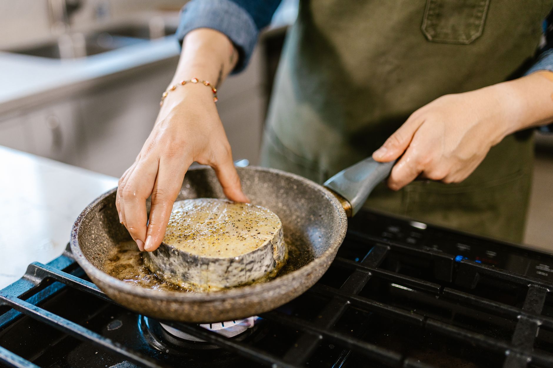 Le Creuset Skillet Sticking: Easy Fixes for Smooth Cooking