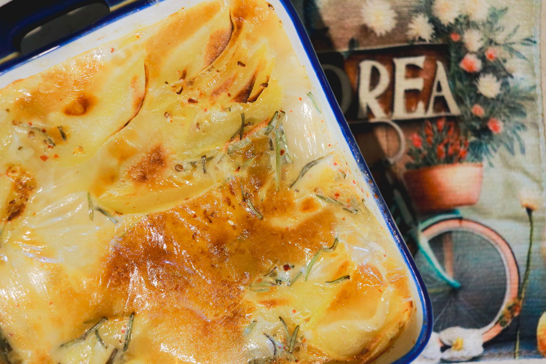 Oven Baked Sliced Potatoes and Onions and Cheese: Crispy & Cheesy