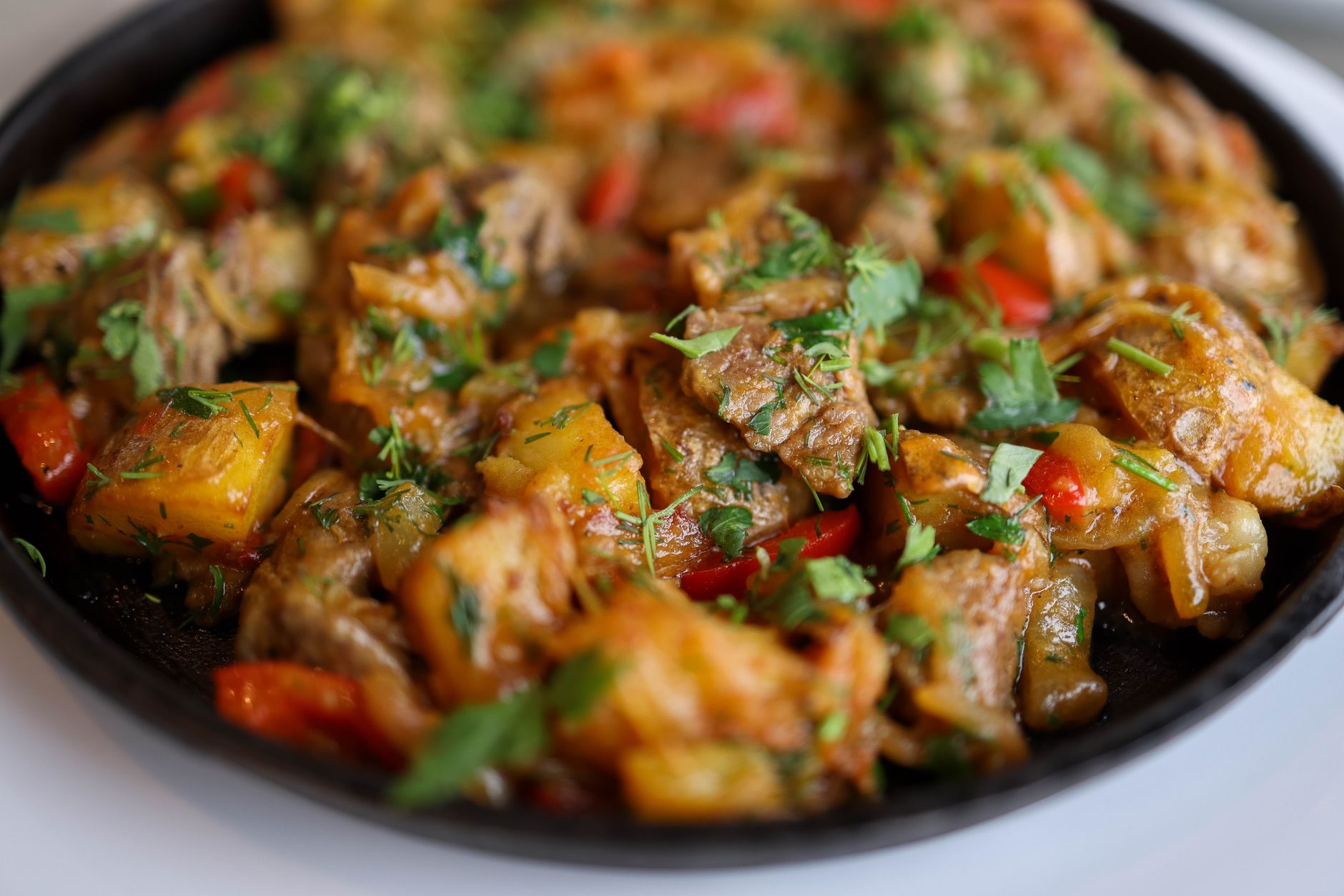 Summer Dutch Oven Recipes: Easy Baking Techniques for Flavorful Meals