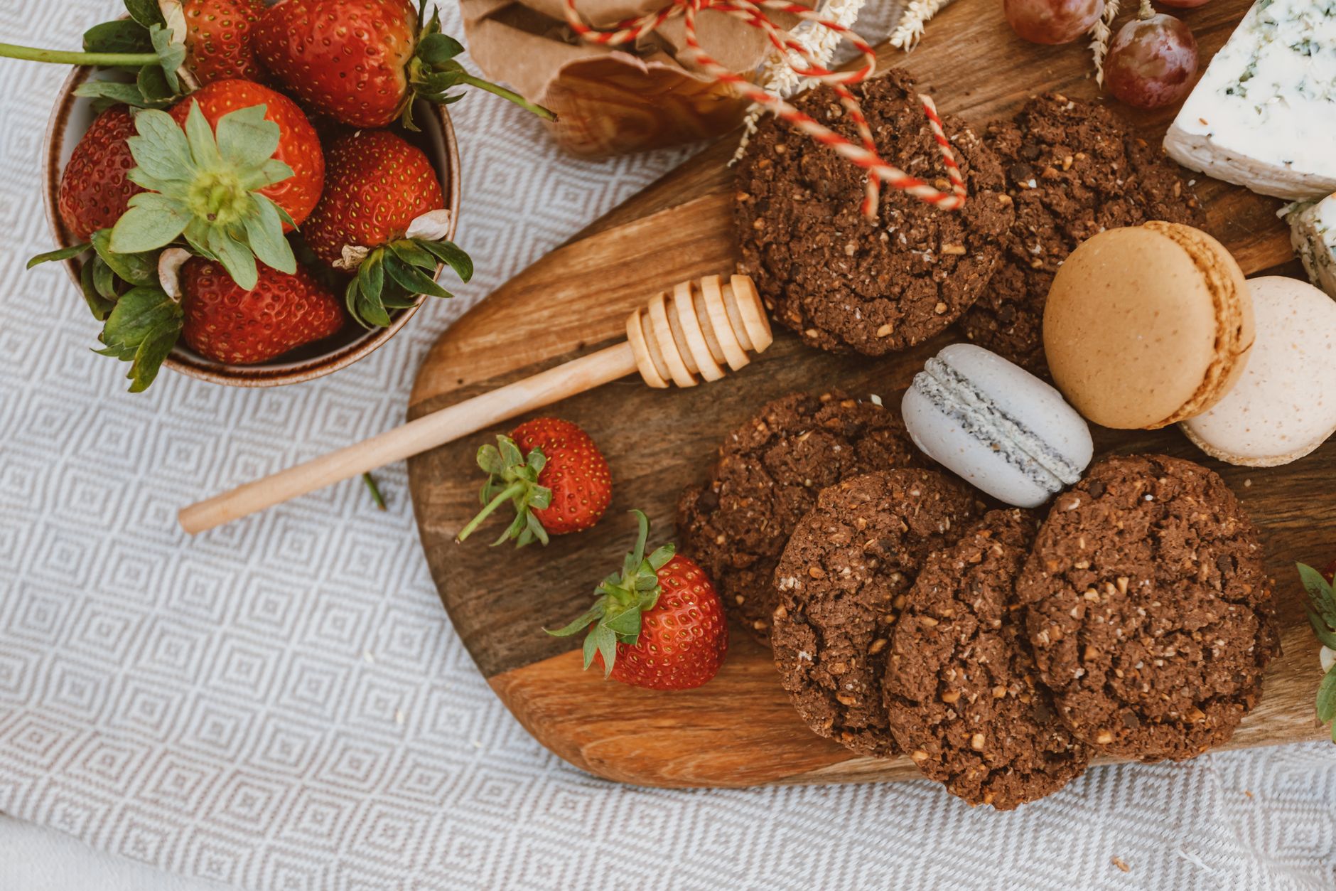 Crispy Quinoa Chocolate Bark: A Deliciously Crunchy Treat