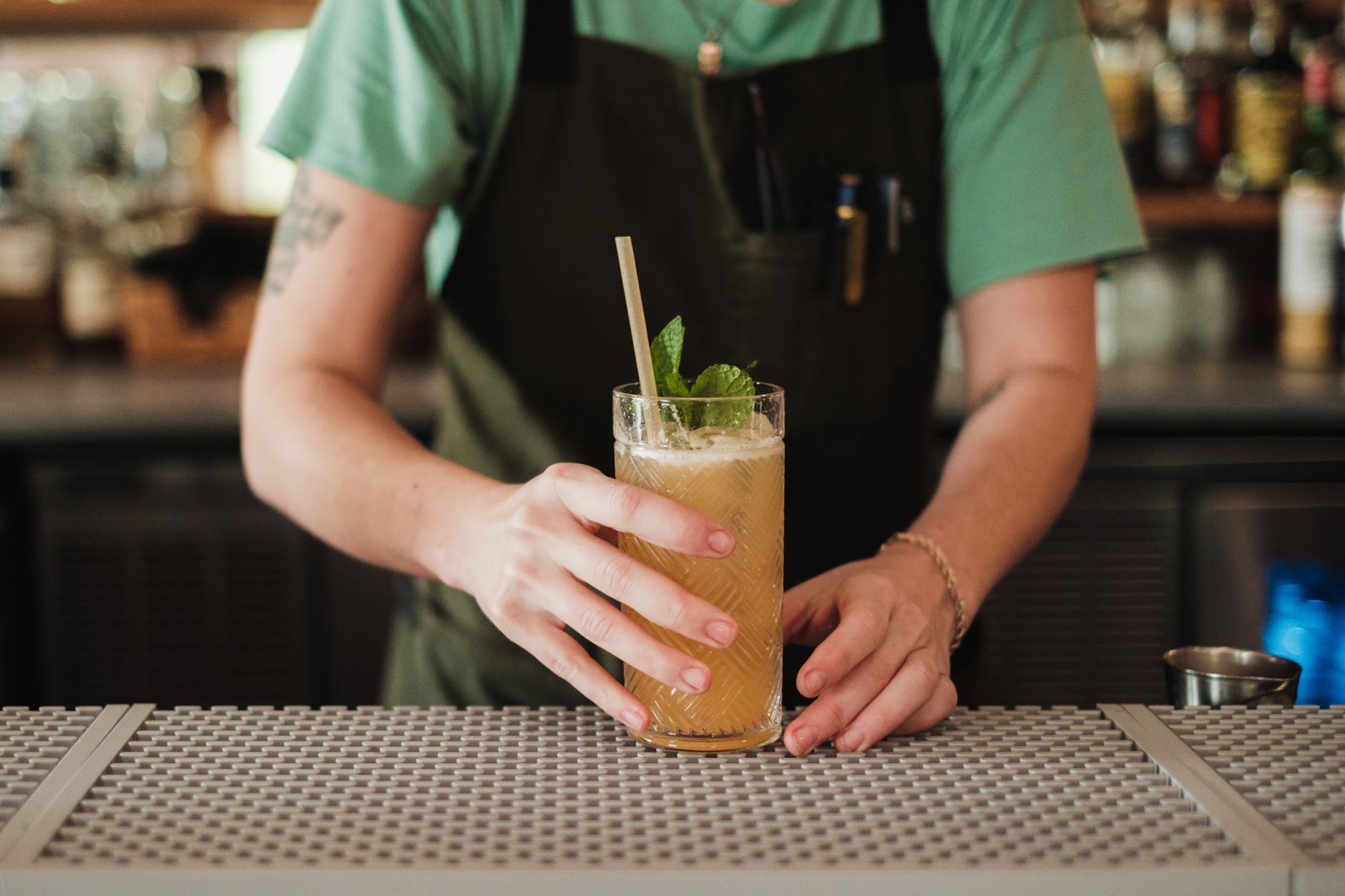 Fresh Whiskey Sours Recipe: Classic Cocktail with a Zesty Twist