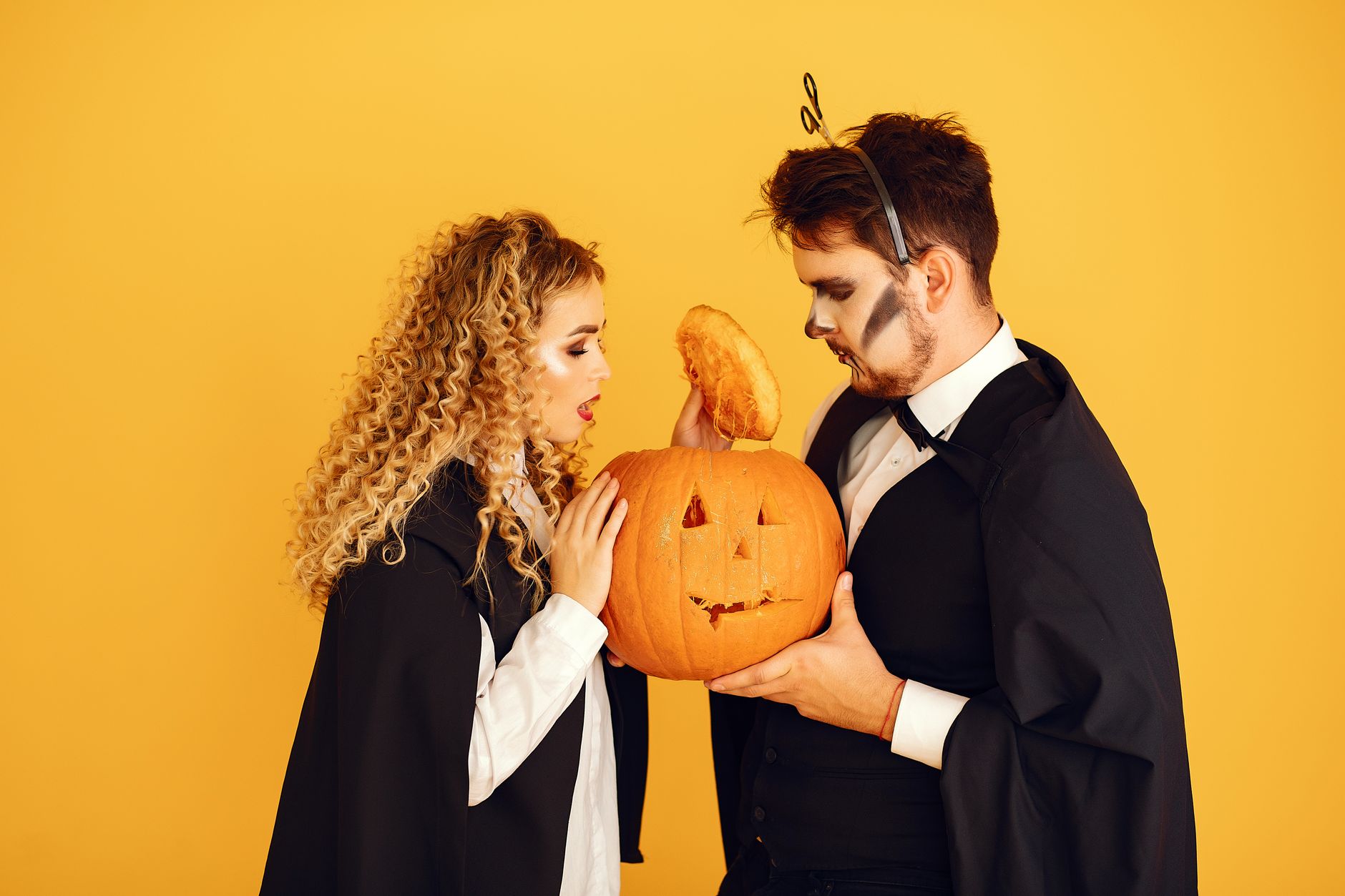 Jack-O'-Lantern Onion Dip: A Spooky Snack Recipe