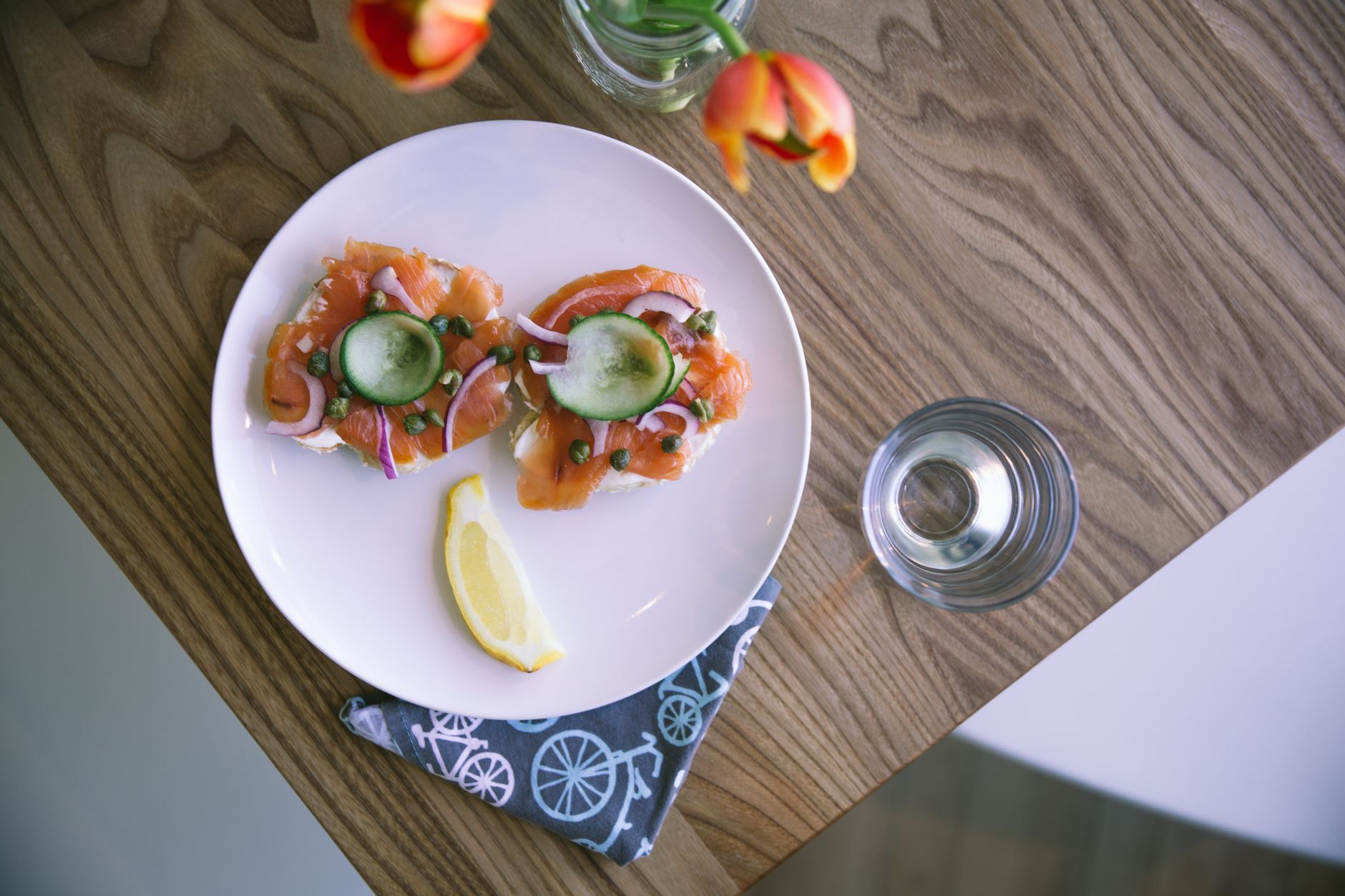 Smoked Salmon Bagel Nachos: A Crispy, Creamy Seafood Delight