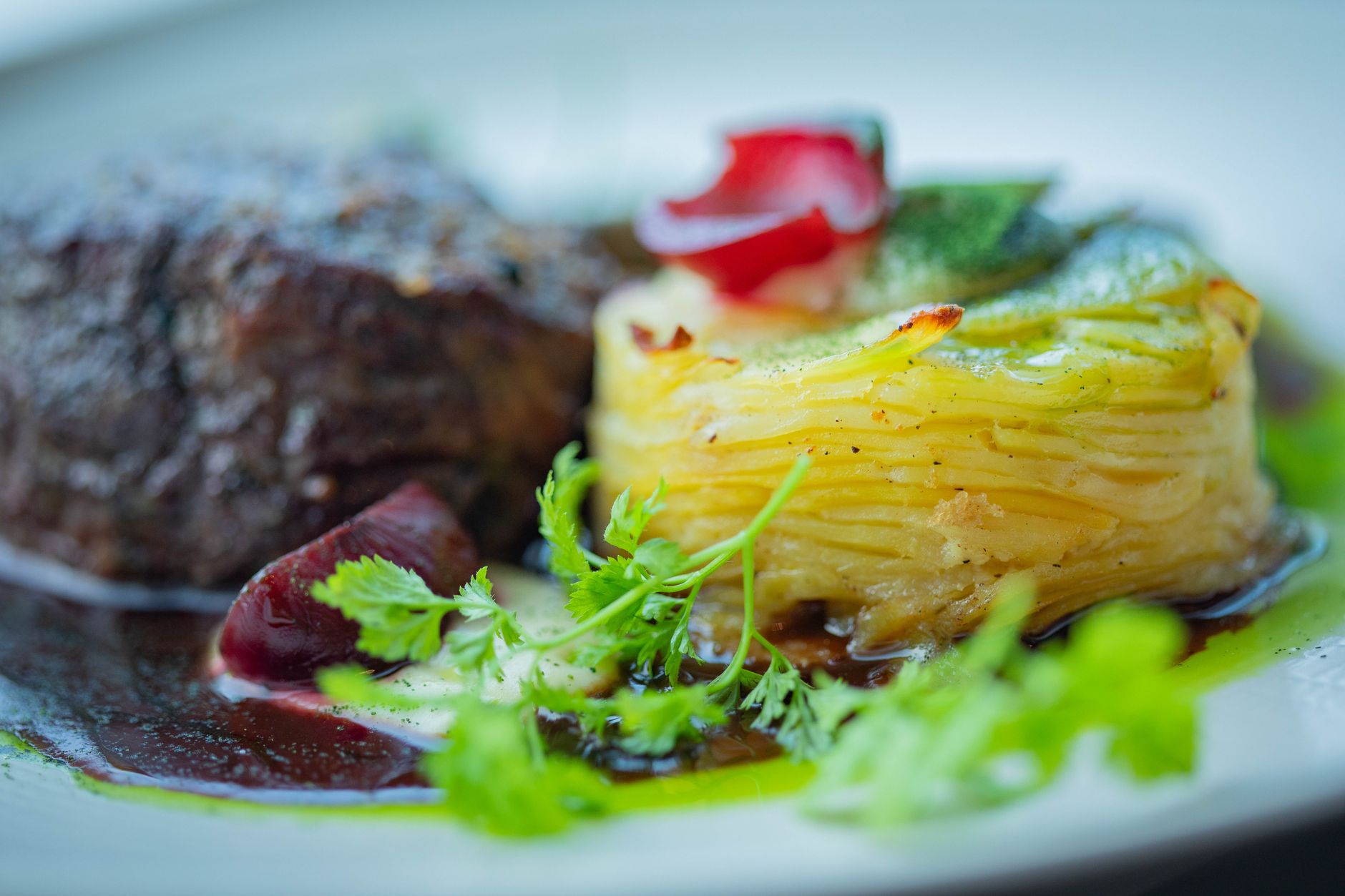 Steak Medallions with Potatoes: A Flavorful Beef Recipe