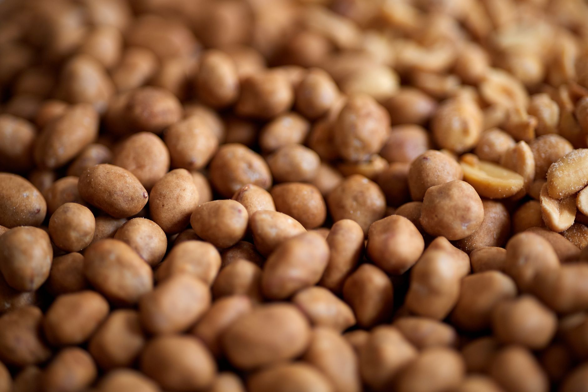 Toffee and Peanut Popcorn: Sweet, Salty Snack Perfection
