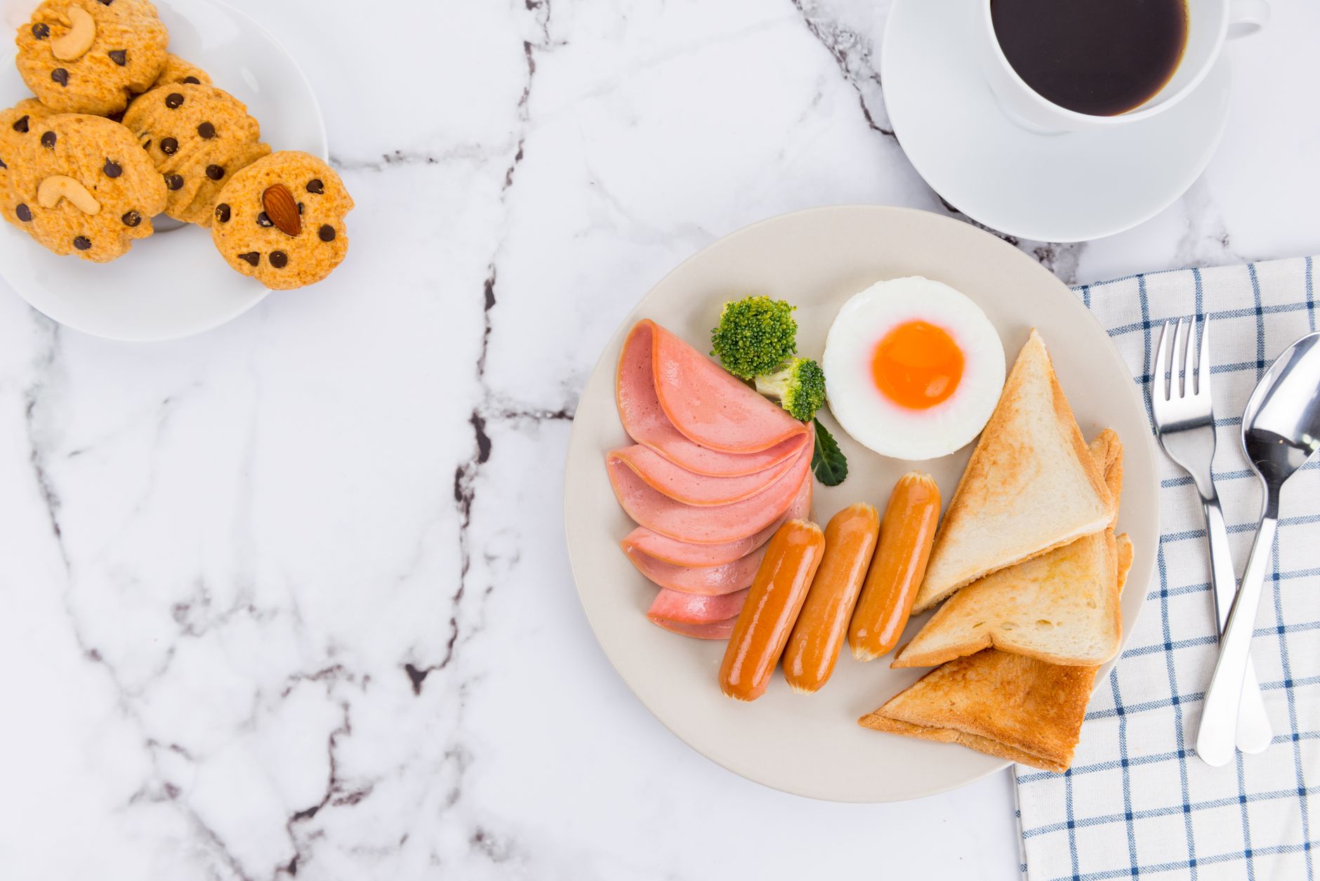 Breakfast Sausage-Stuffed Biscuits with Eggs