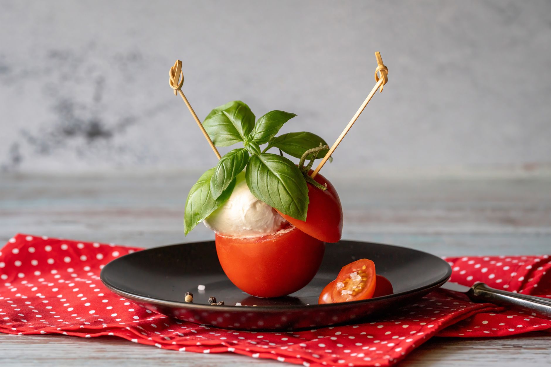 Caprese Burger Recipe: Fresh & Flavorful Lunch Delight
