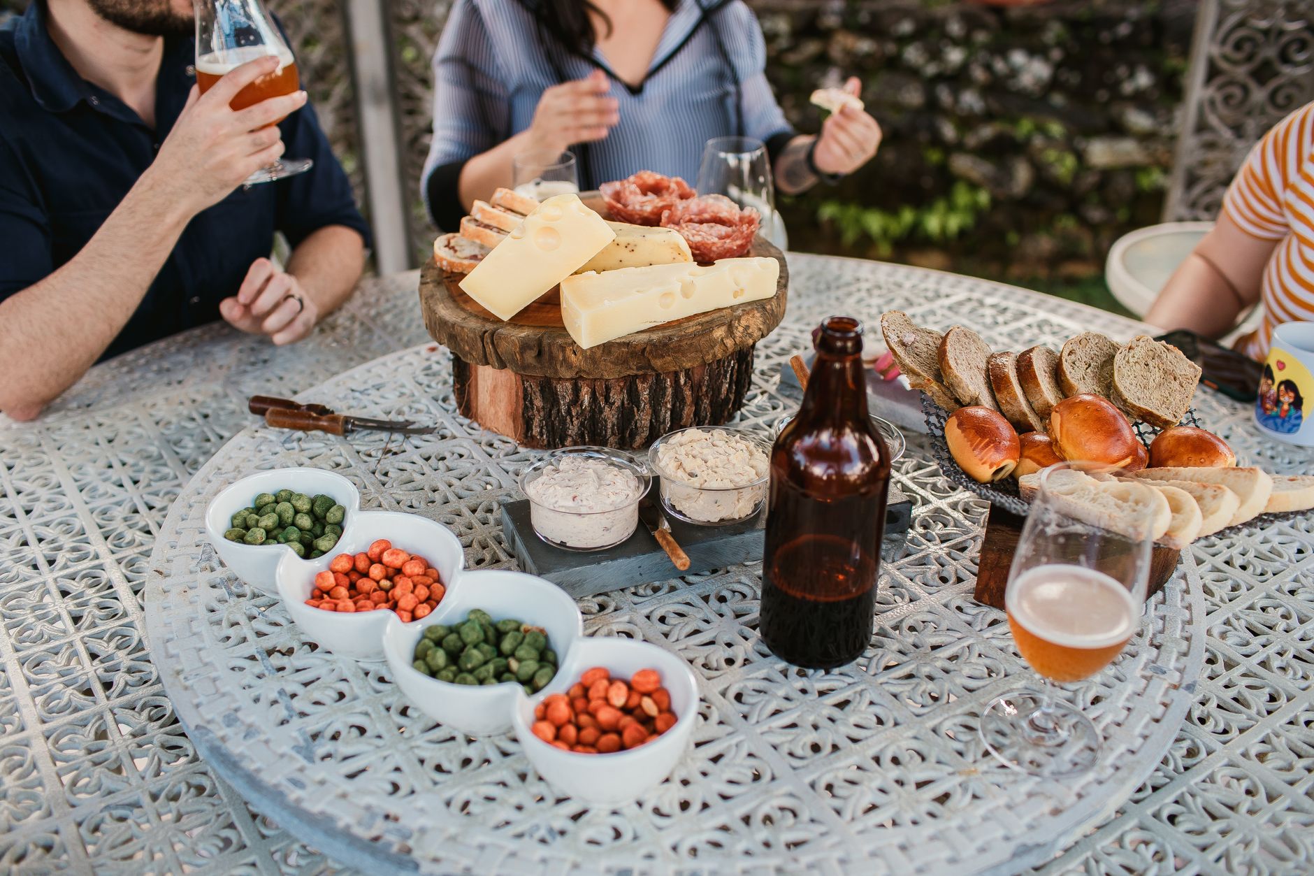 Beer Cheese Bread Bowl: A Creamy, Crunchy Delight