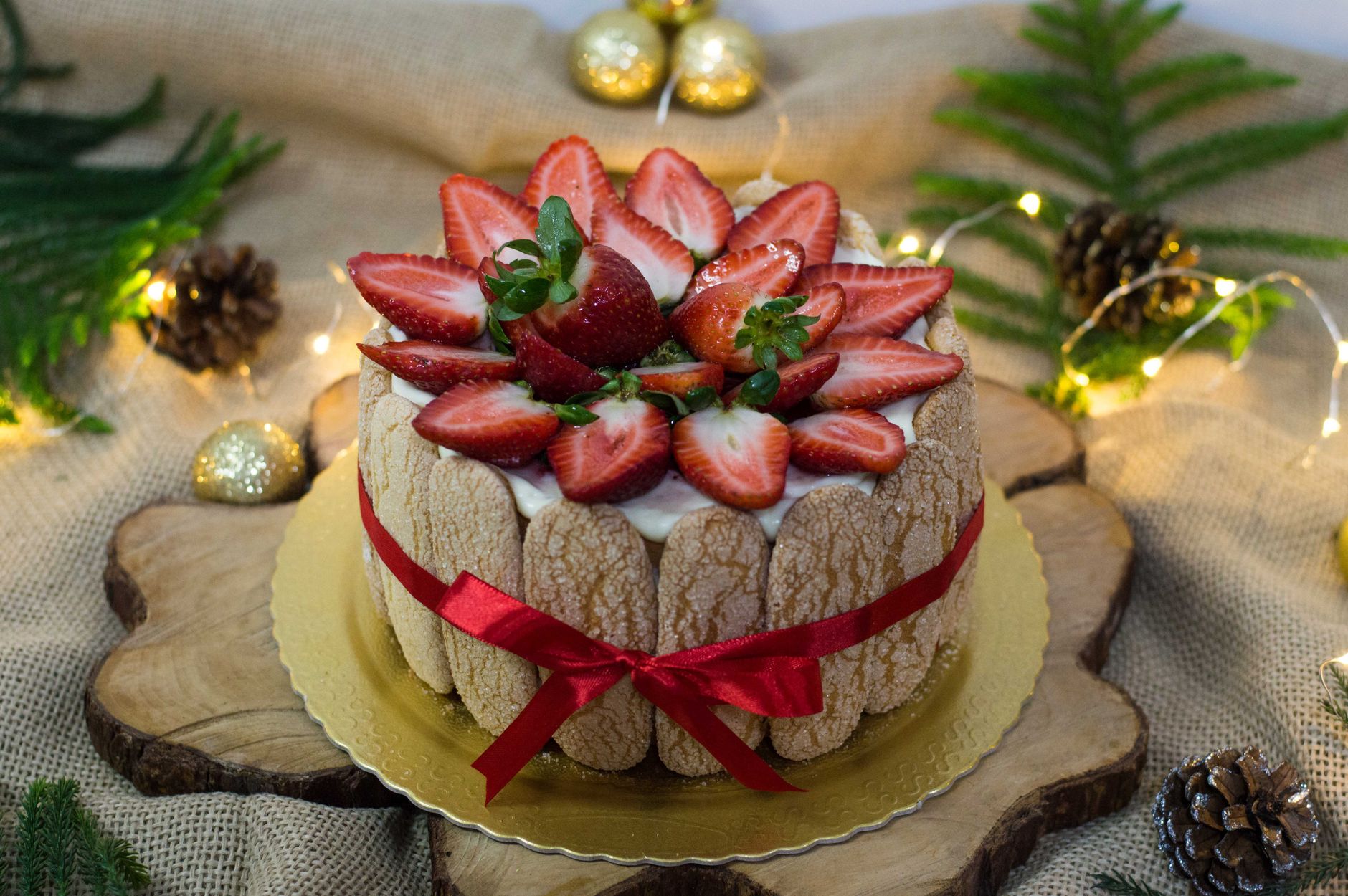 Christmas Wreath Layer Cake: Festive Holiday Dessert Recipe