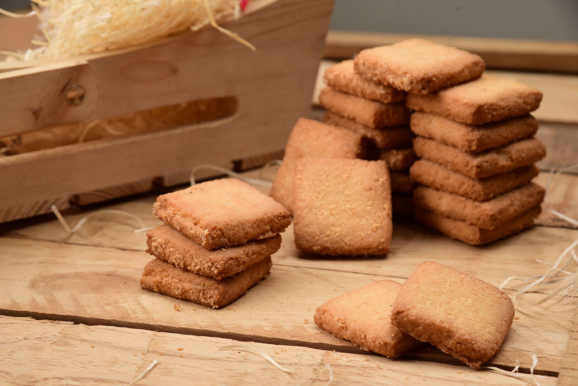 Maple-Walnut Shortbread: A Buttery, Nutty Delight