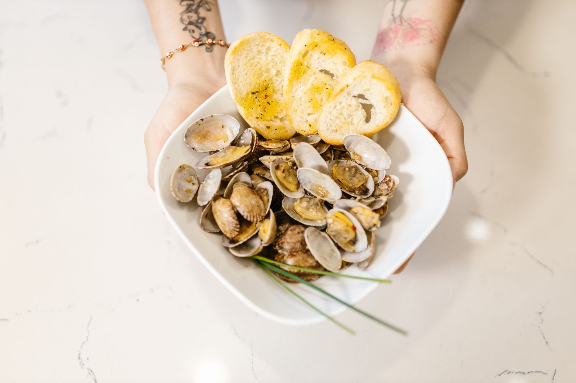 New England Clam Chowder: Classic Creamy Seafood Comfort