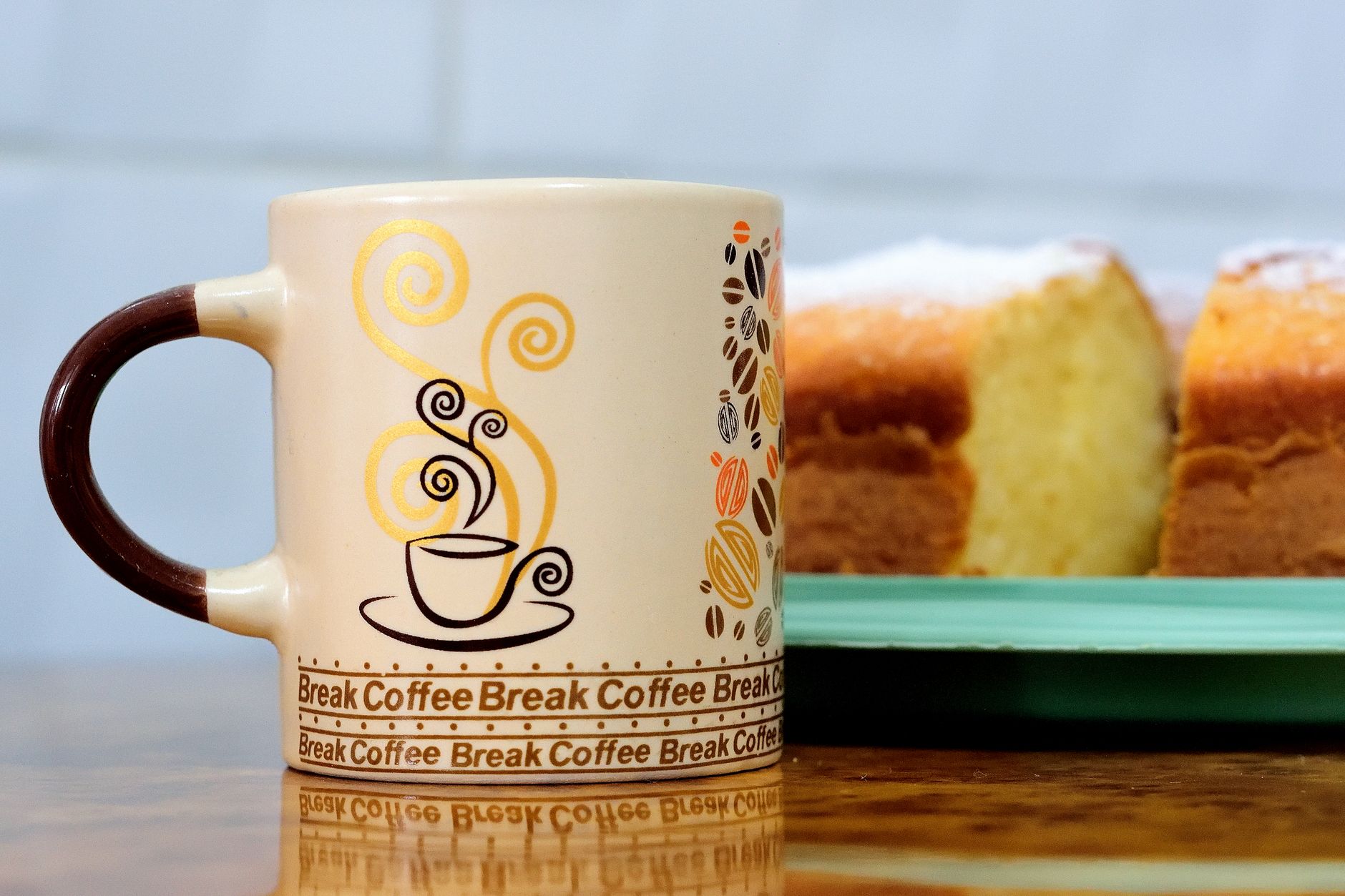 Quick Pecan Sour Cream Coffee Cake