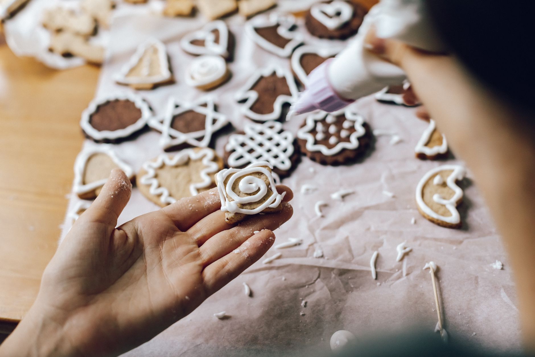 Royal Icing Recipe: Perfect Glossy Finish for Cookies & Cakes