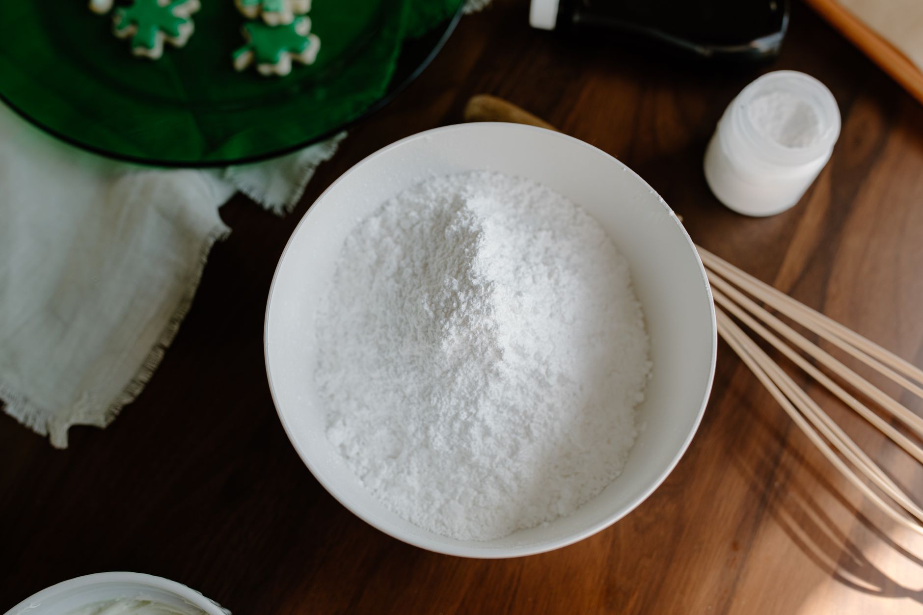 Royal Icing: The Perfect Smooth Finish for Baking Masterpieces
